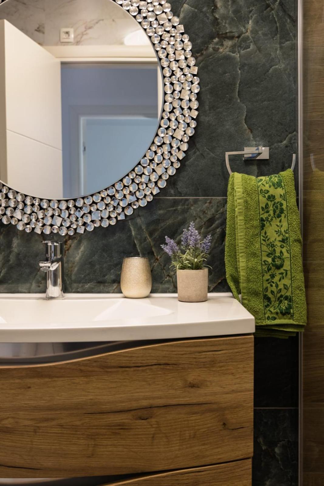 Mirela's Golden Luxury